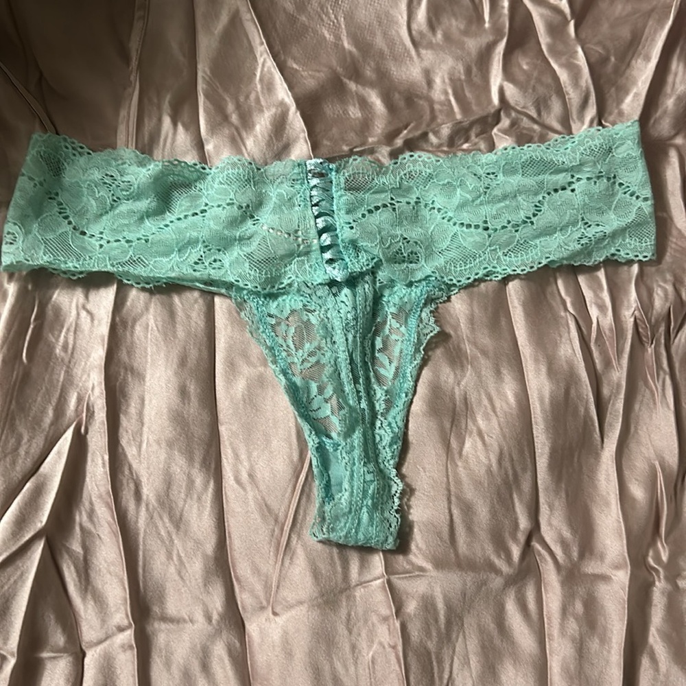 Blue thong - Picture 2 of 2